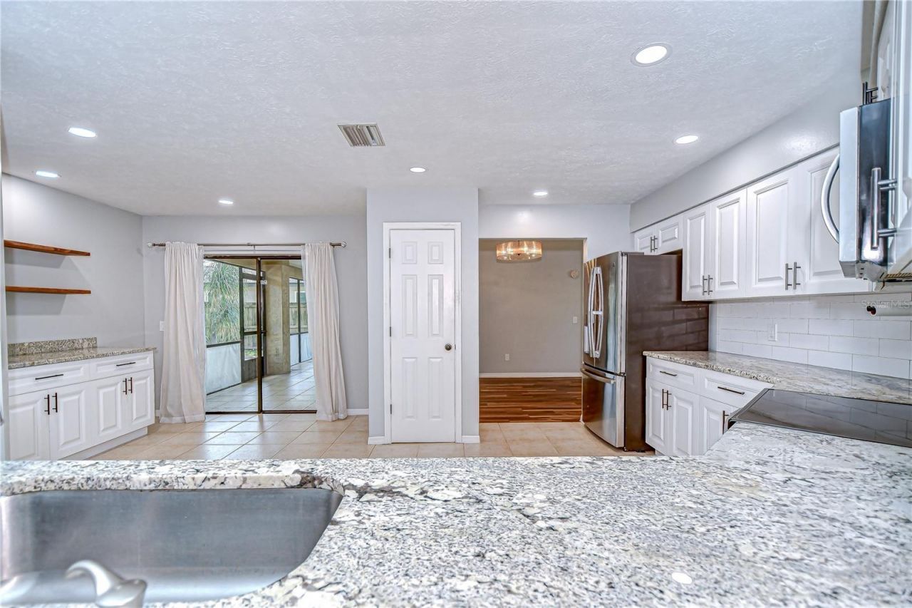 512 Pinewalk Drive, Brandon, FL 33510 Photo