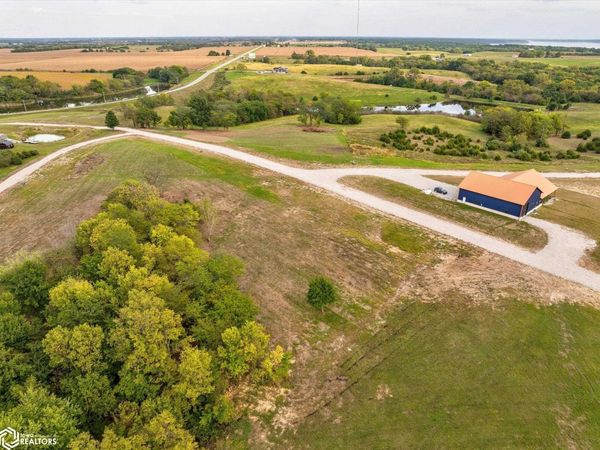 113 Cove Road, Melrose, IA 52569