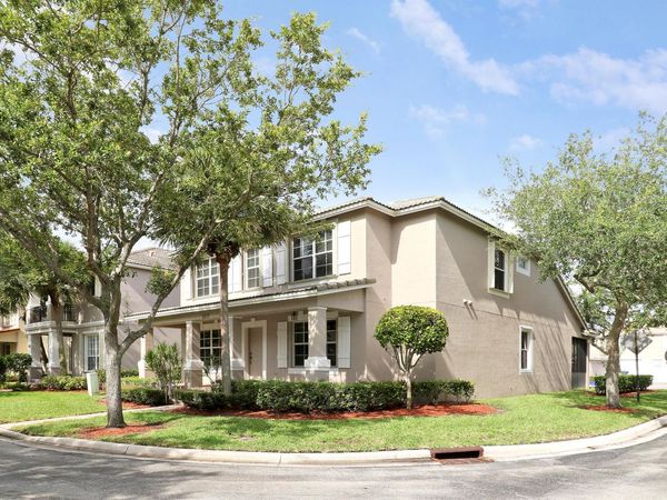 8217 Calterra Drive, Palm Beach Gardens, FL 33418