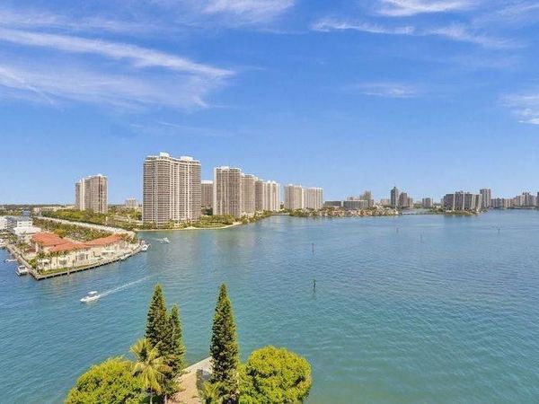 301 174th Street, Unit 1401, Sunny Isles Beach, FL 33160