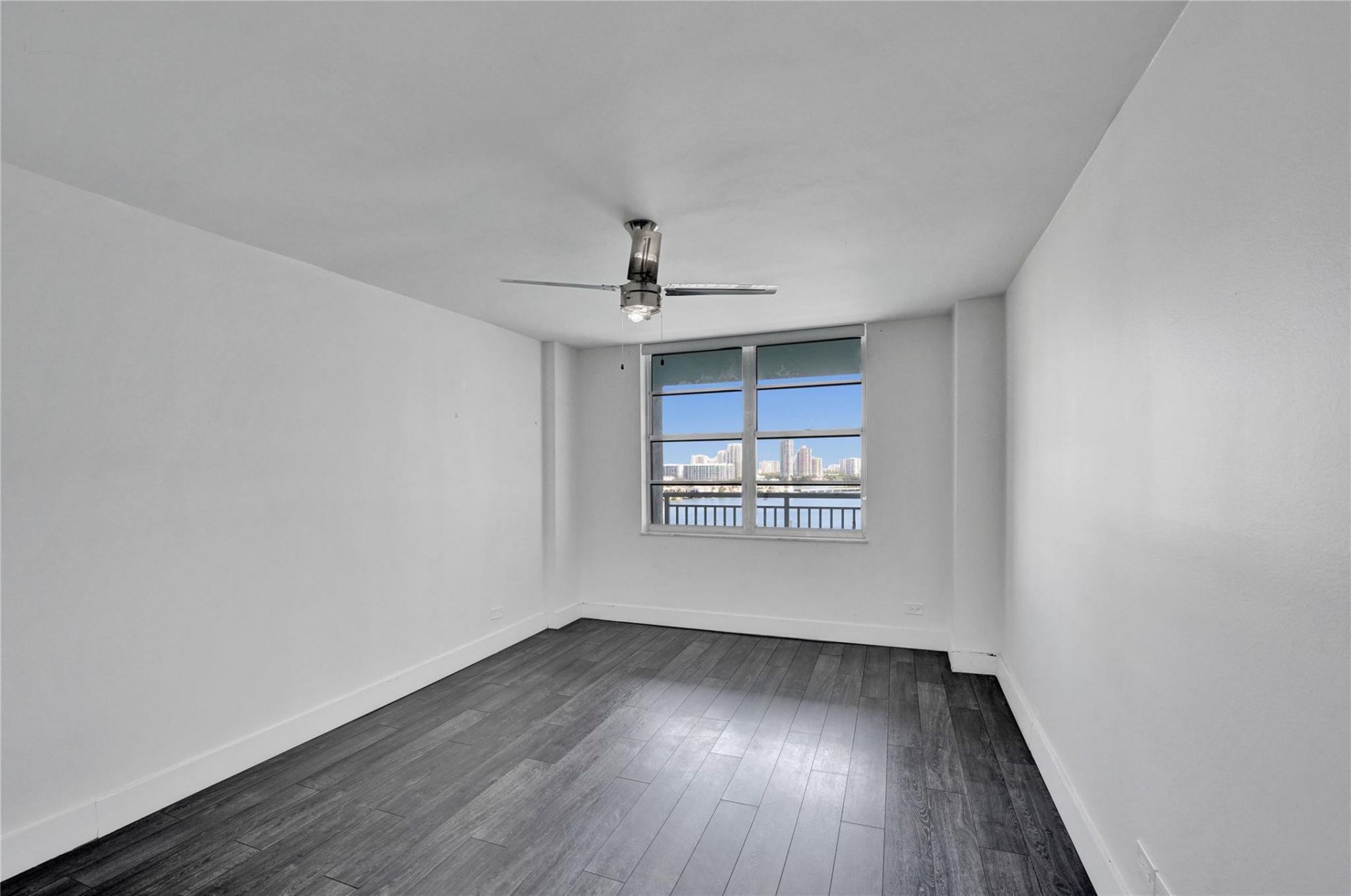 301 174th Street, Unit 1401, Sunny Isles Beach, FL 33160 Photo