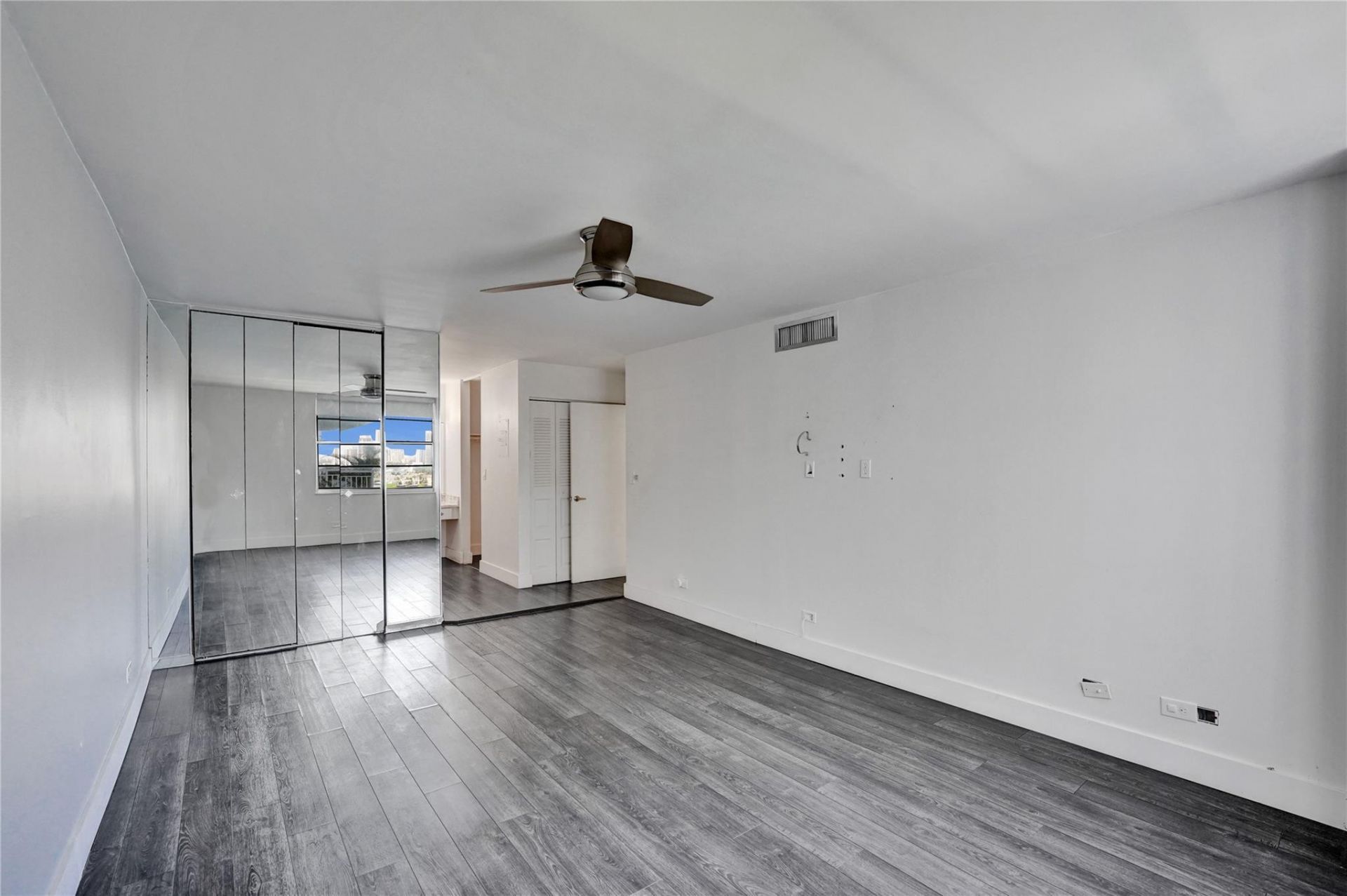 301 174th Street, Unit 1401, Sunny Isles Beach, FL 33160 Photo