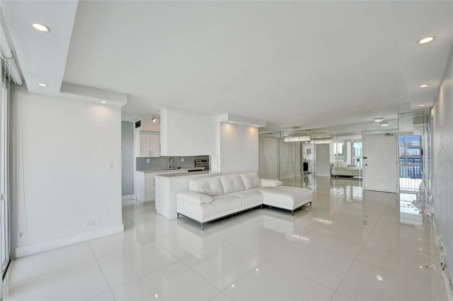 301 174th Street, Unit 1401, Sunny Isles Beach, FL 33160 Photo