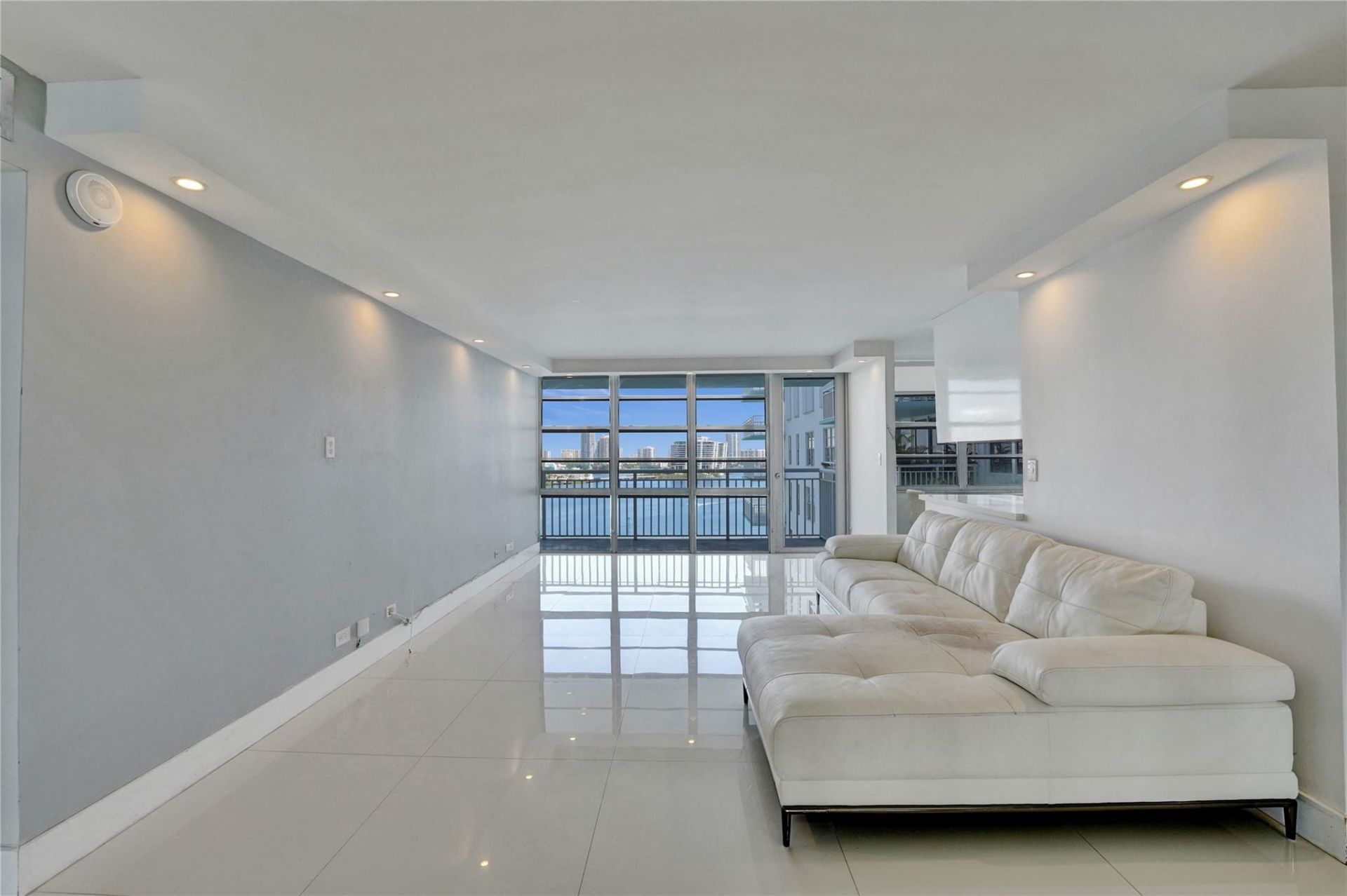 301 174th Street, Unit 1401, Sunny Isles Beach, FL 33160 Photo