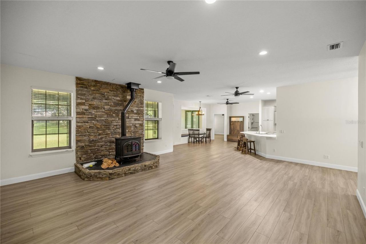 4750 SE 216th Avenue, Morriston, FL 32668 Photo