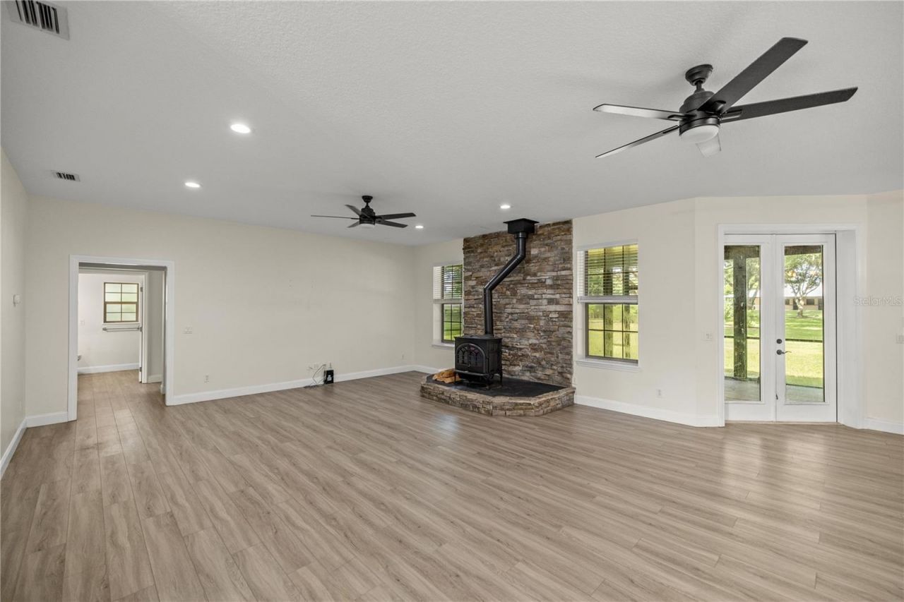 4750 SE 216th Avenue, Morriston, FL 32668 Photo