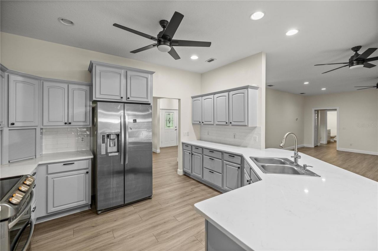 4750 SE 216th Avenue, Morriston, FL 32668 Photo