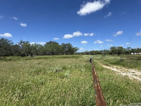 4405 ST HWY 173, Bigfoot, TX 78005