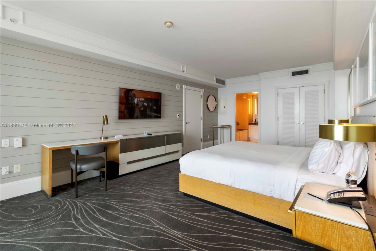 1 N Fort Lauderdale Beach Blvd, Unit 1606, Fort Lauderdale, FL 33304 Photo