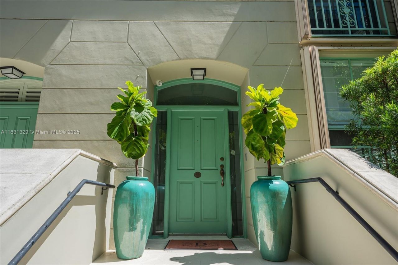 618 Valencia Ave, Unit 101, Coral Gables, FL 33134 Photo