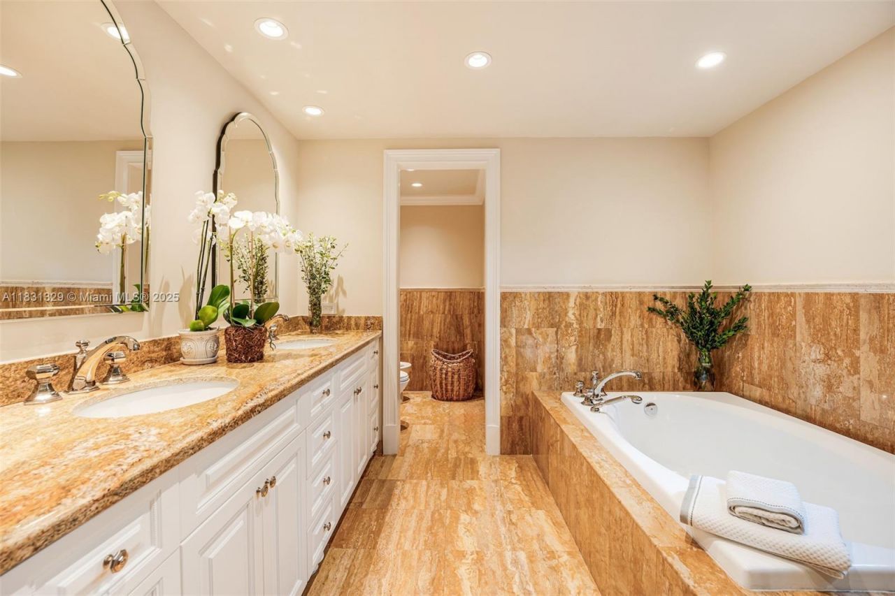 618 Valencia Ave, Unit 101, Coral Gables, FL 33134 Photo