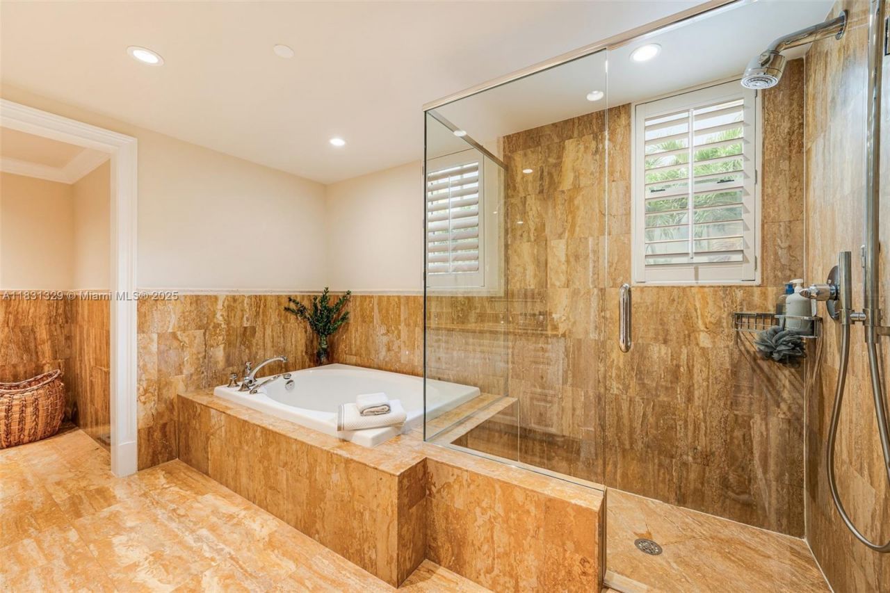 618 Valencia Ave, Unit 101, Coral Gables, FL 33134 Photo