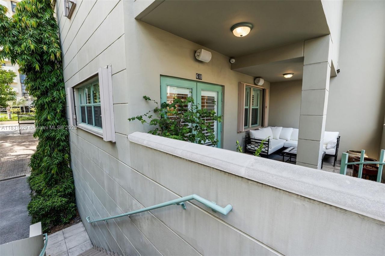 618 Valencia Ave, Unit 101, Coral Gables, FL 33134 Photo