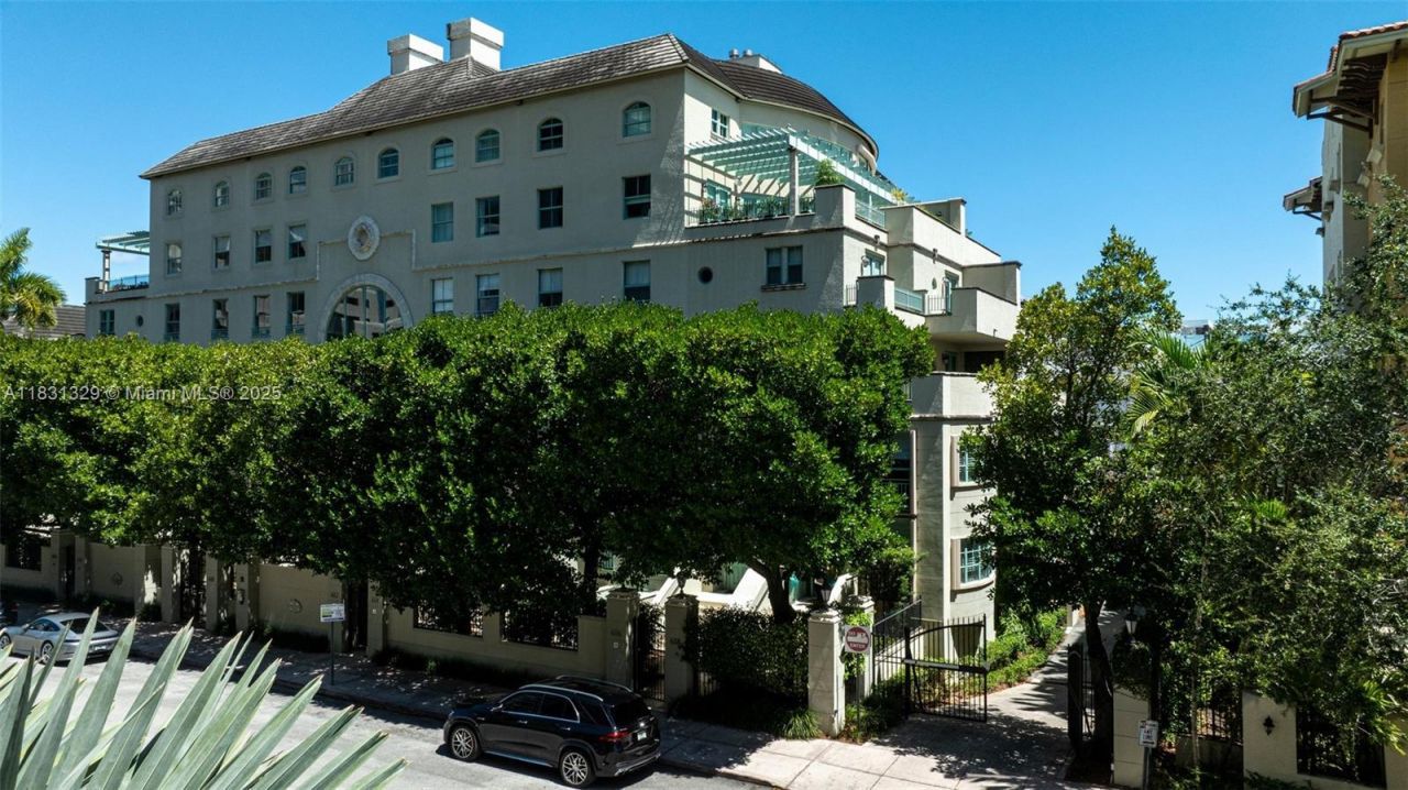 618 Valencia Ave, Unit 101, Coral Gables, FL 33134 Photo