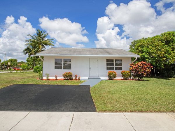 7609 NW 70 Avenue, Tamarac, FL 33321