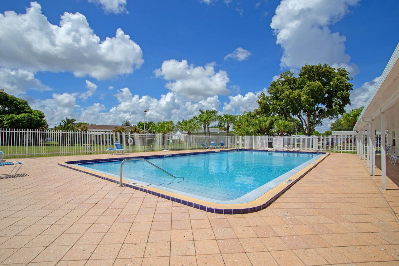 7609 NW 70 Avenue, Tamarac, FL 33321 Photo