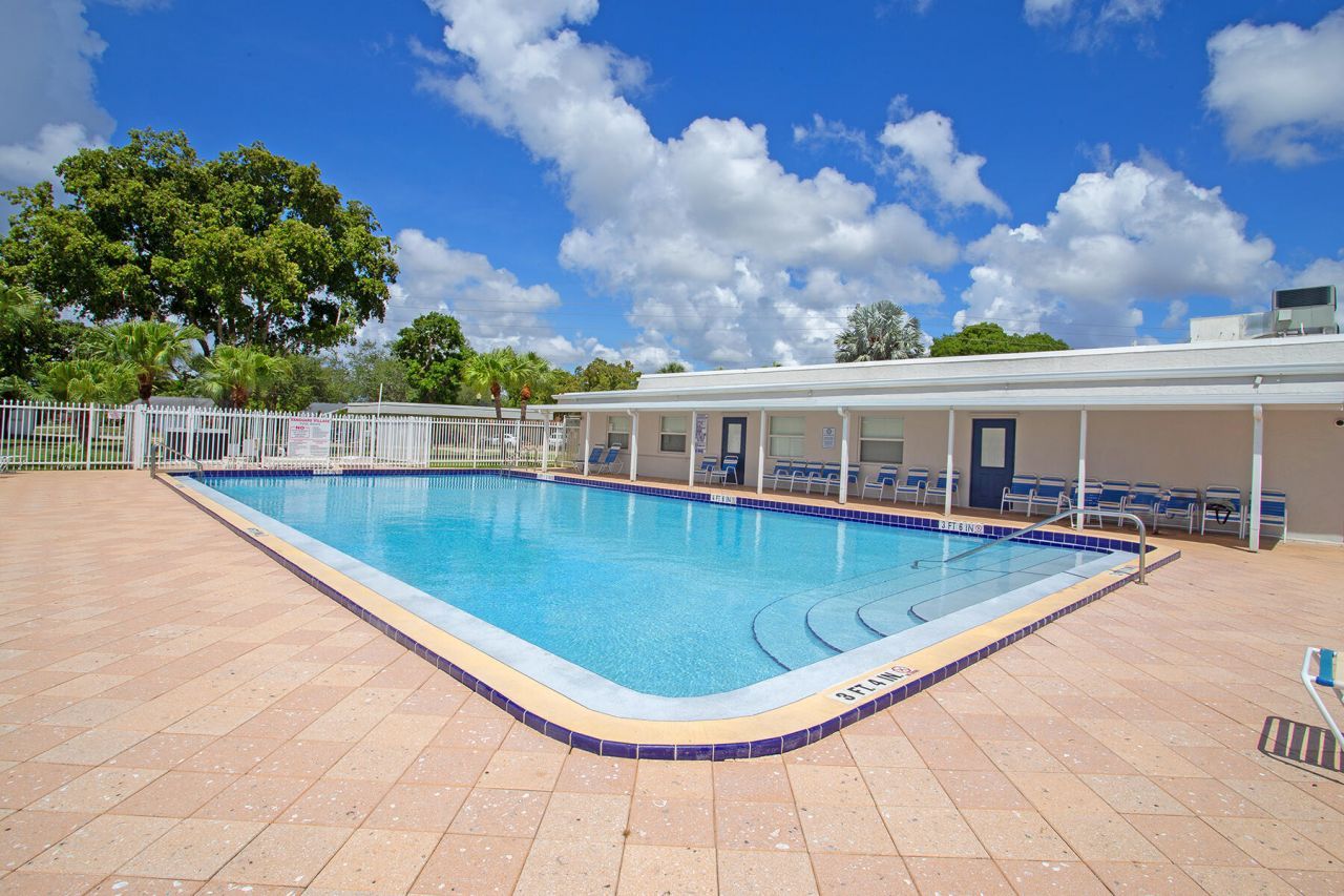 7609 NW 70 Avenue, Tamarac, FL 33321 Photo