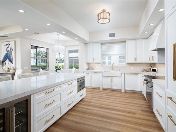 575 Avellino Isles CIR, Unit 102, NAPLES, FL 34119
