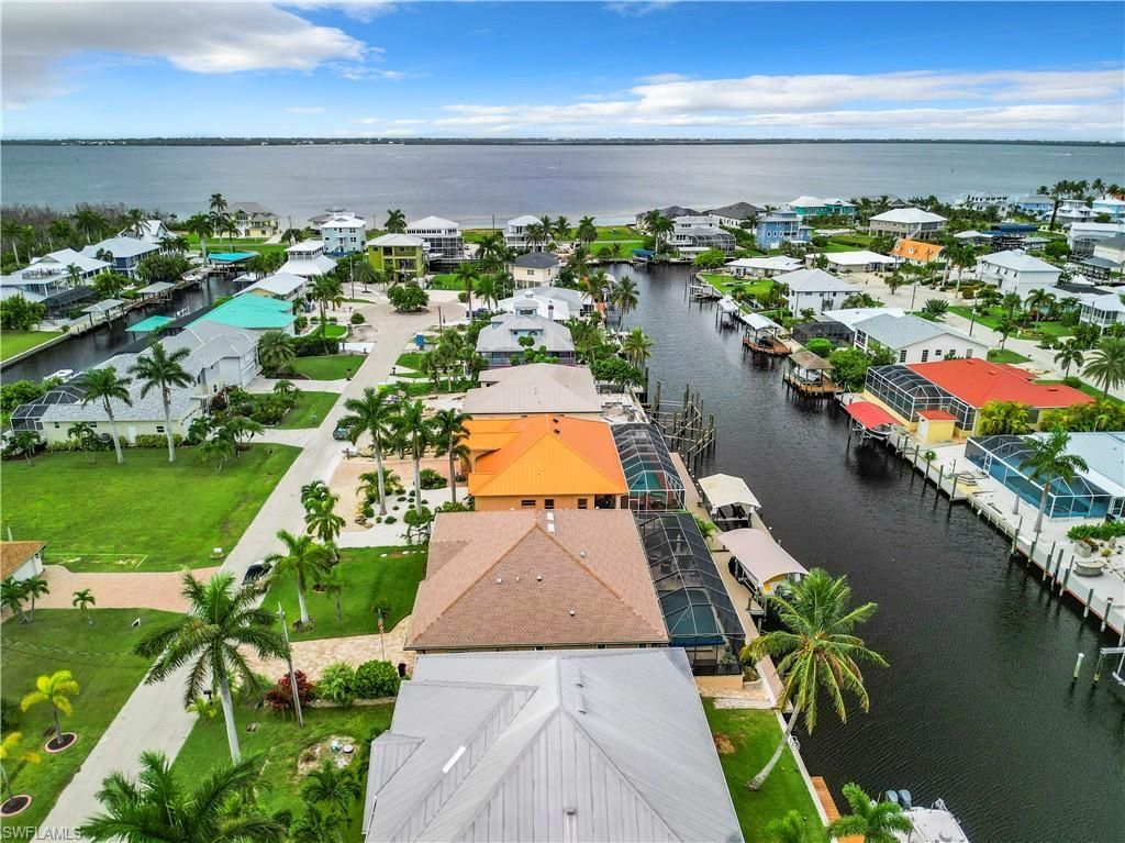 2389 Cherimoya Ln, Saint James City, FL 33956 Photo