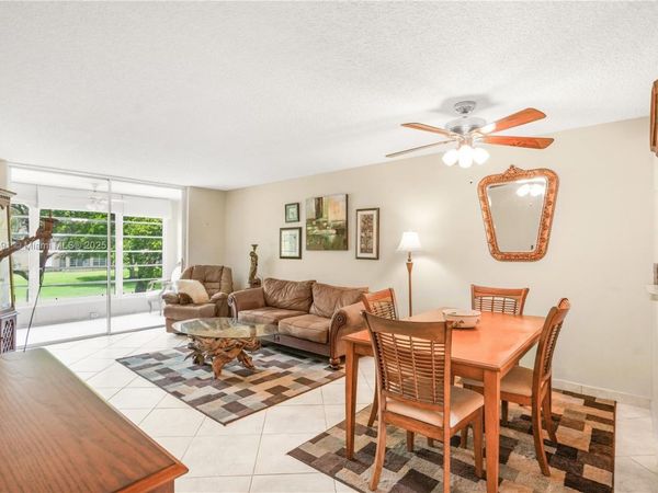 9261 Sunrise Lakes Blvd, Unit 203, Sunrise, FL 33322