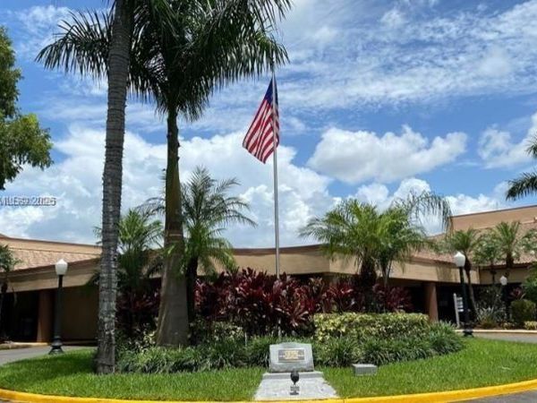 9261 Sunrise Lakes Blvd, Unit 203, Sunrise, FL 33322