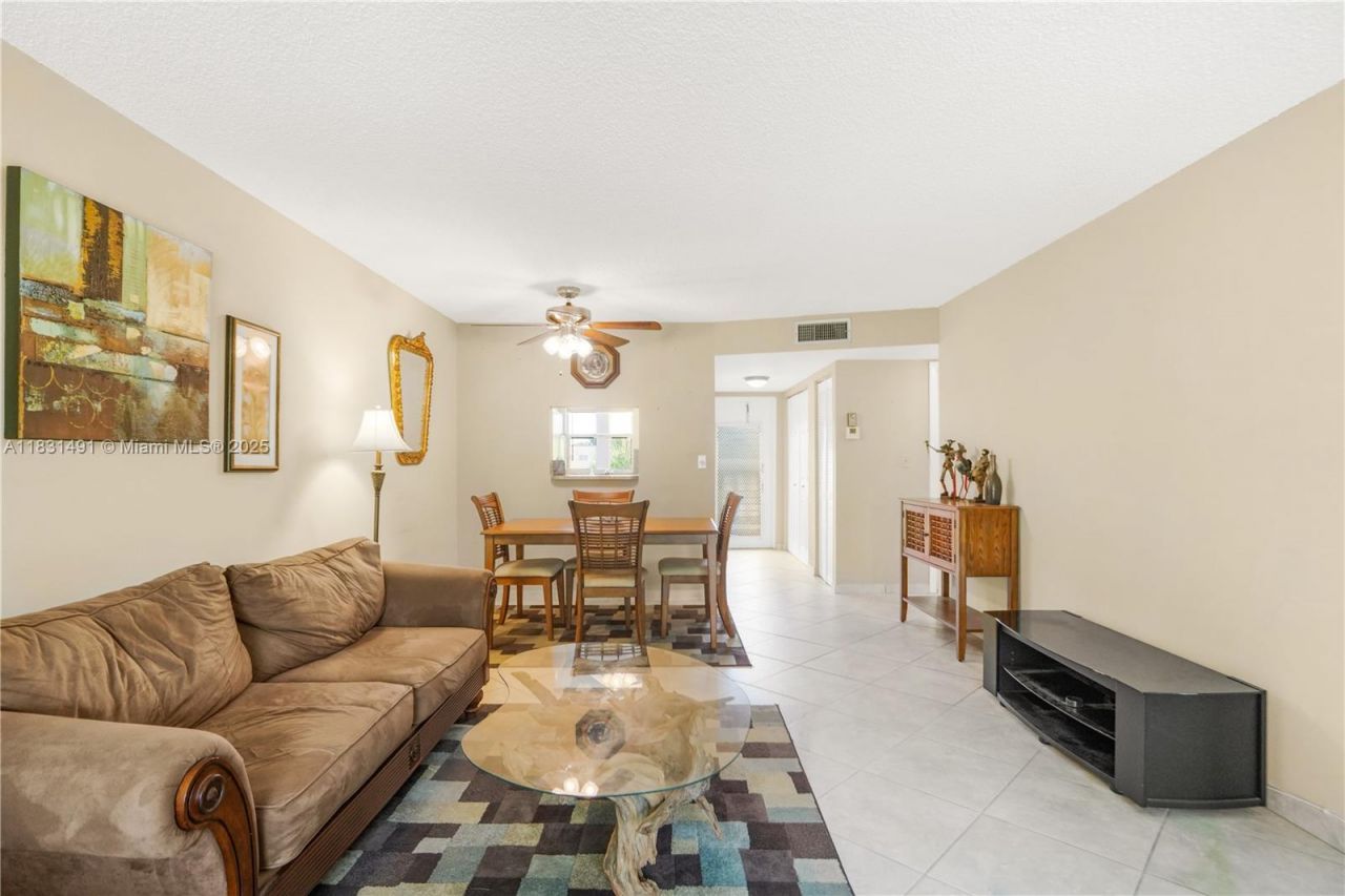 9261 Sunrise Lakes Blvd, Unit 203, Sunrise, FL 33322 Photo