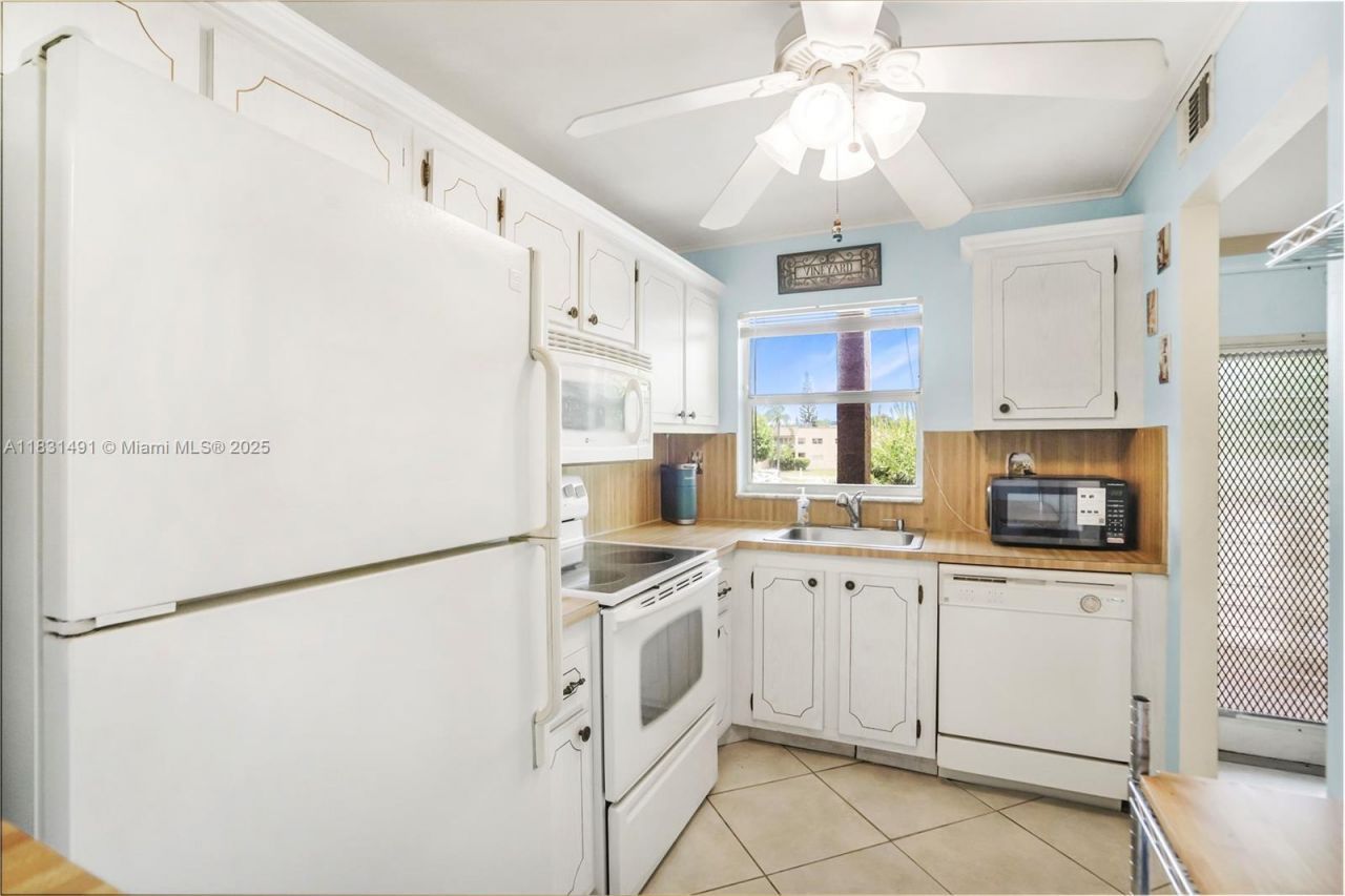 9261 Sunrise Lakes Blvd, Unit 203, Sunrise, FL 33322 Photo