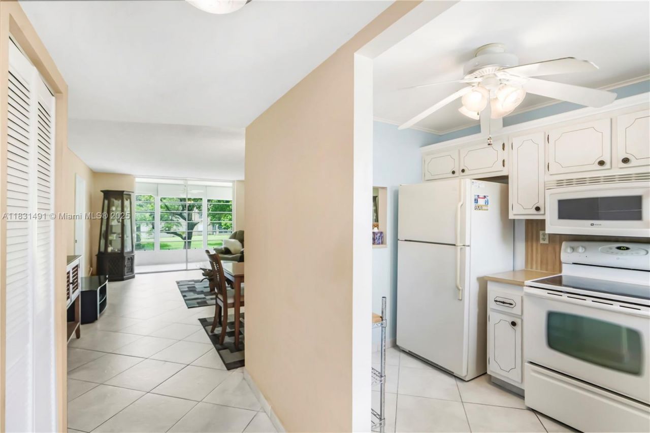 9261 Sunrise Lakes Blvd, Unit 203, Sunrise, FL 33322 Photo