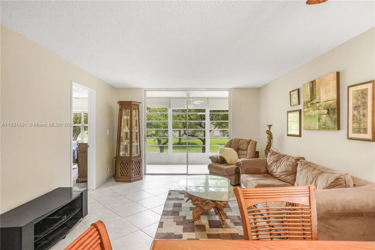 9261 Sunrise Lakes Blvd, Unit 203, Sunrise, FL 33322 Photo