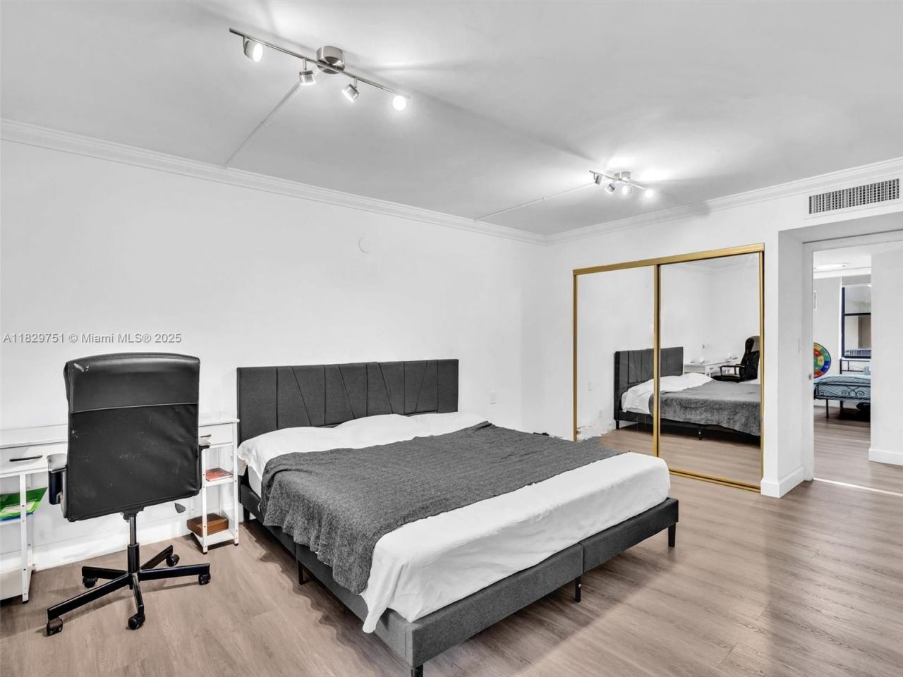 20381 NE 30th Ave, Unit 208-7, Aventura, FL 33180 Photo