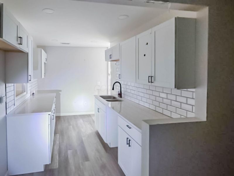 1048 S James Road, Columbus, OH 43227 Photo 8