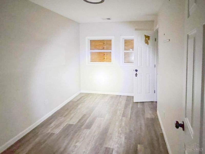 1048 S James Road, Columbus, OH 43227 Photo 11