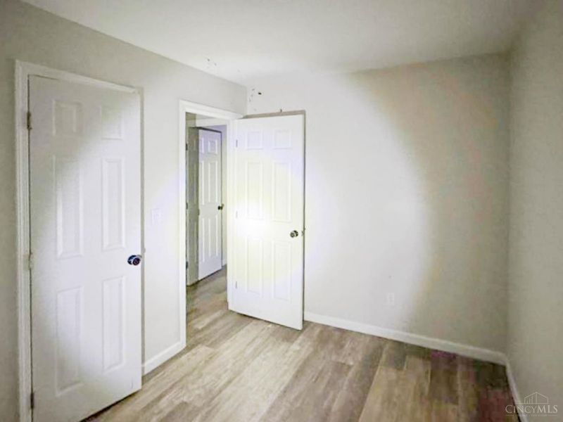 1048 S James Road, Columbus, OH 43227 Photo 16