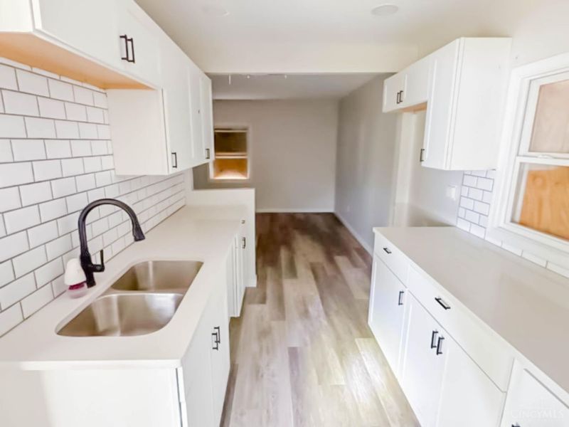 1048 S James Road, Columbus, OH 43227 Photo 7