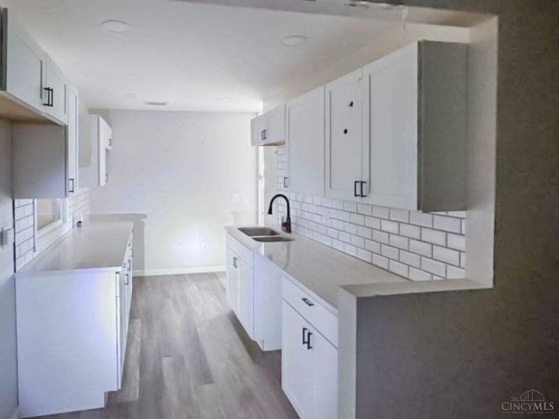 1048 S James Road, Columbus, OH 43227 Photo 8