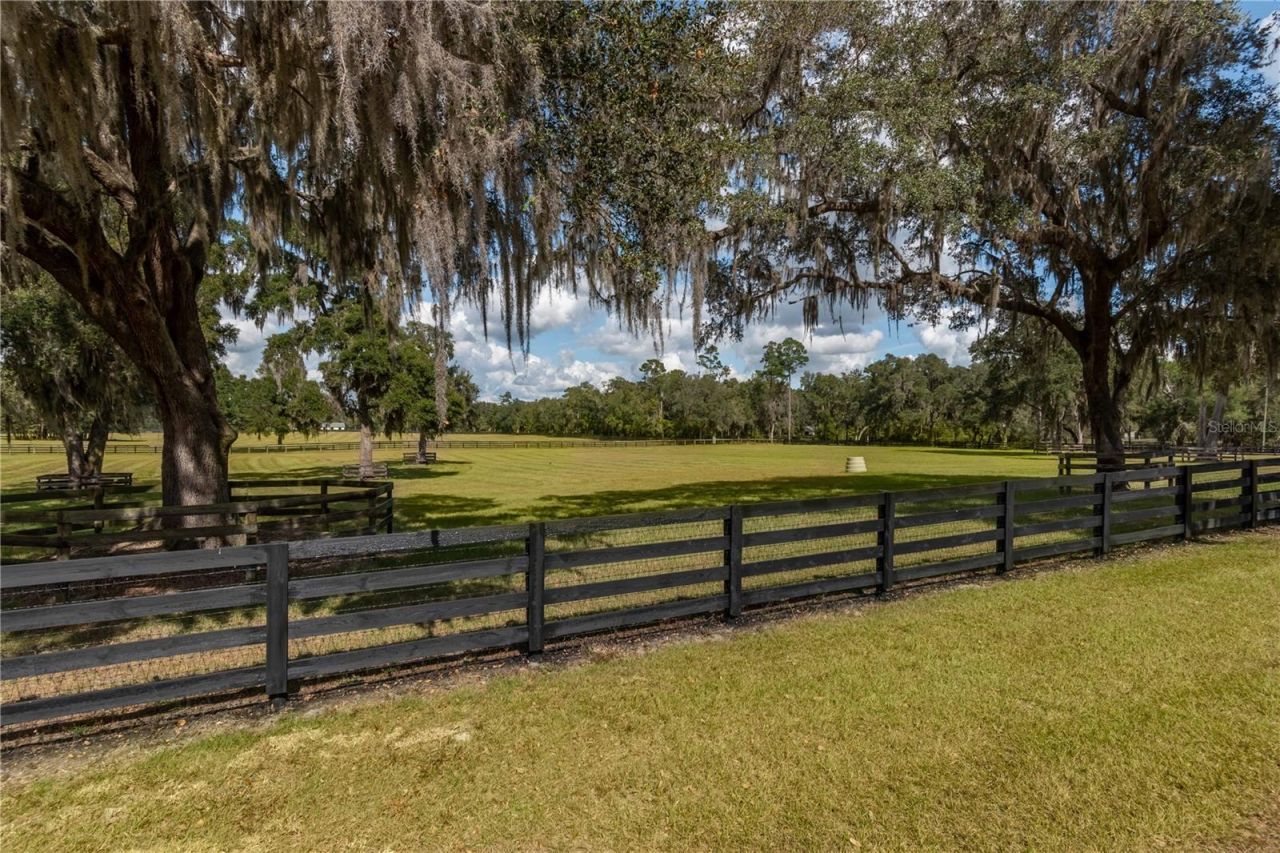 6140 NW 145th Avenue Road, Morriston, FL 32668 Photo