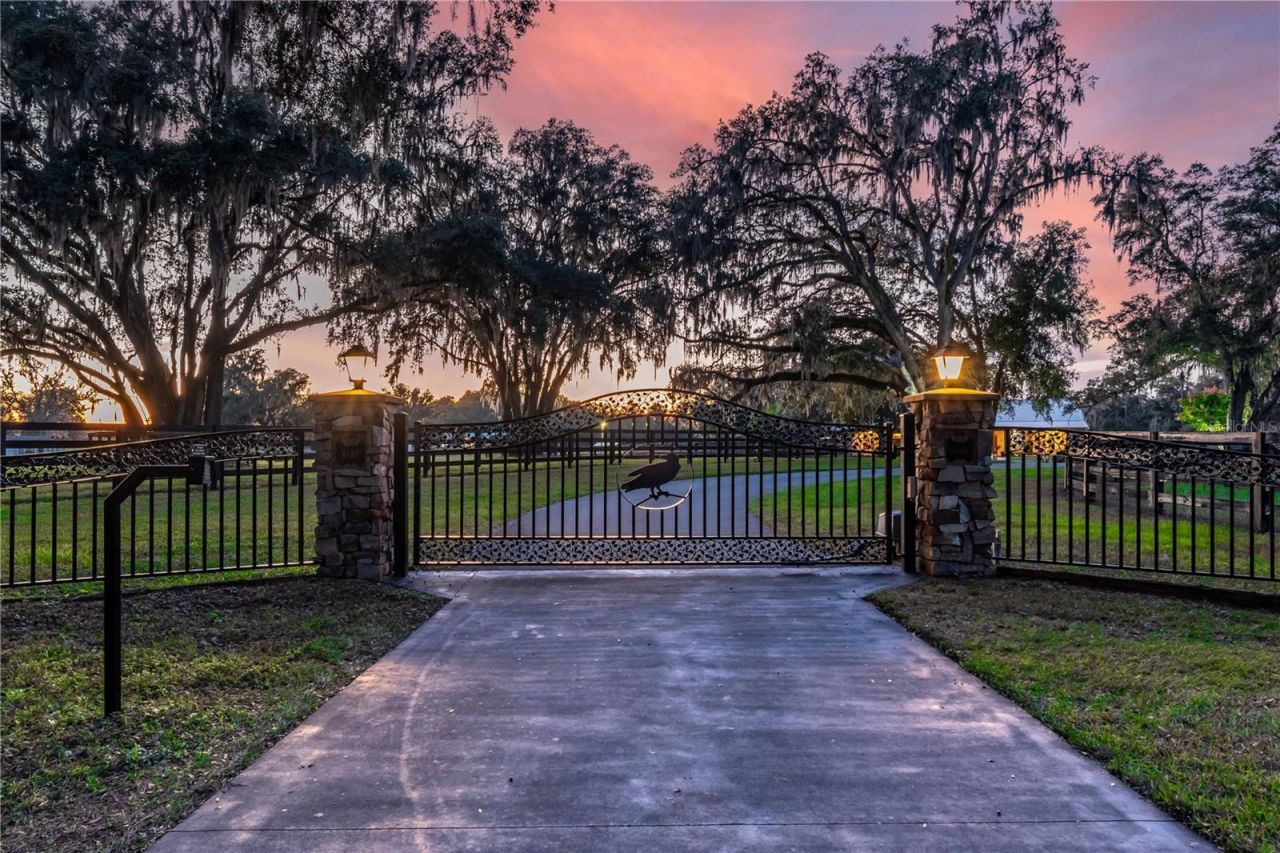 6140 NW 145th Avenue Road, Morriston, FL 32668 Photo