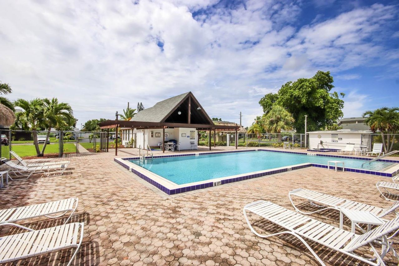 8849 Somerset Blvd, Fort Myers, FL 33919 Photo