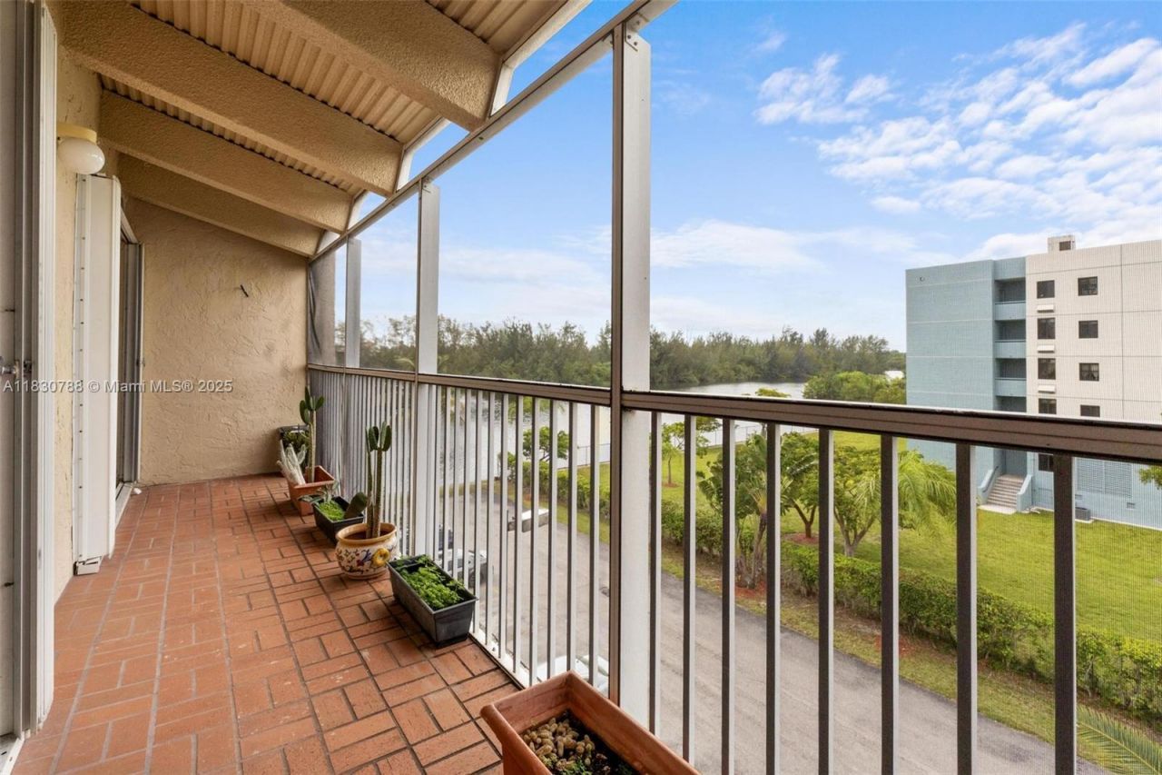 21133 SW 85th Ave, Unit 404, Cutler Bay, FL 33189 Photo