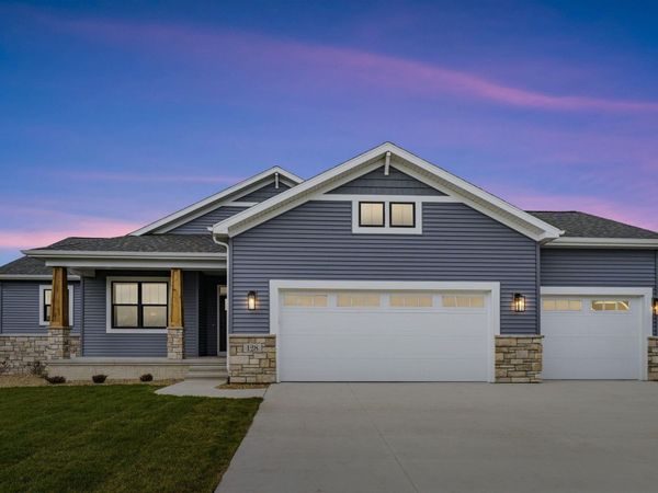 128 Goldcrest Court, Waterloo, IA 50701
