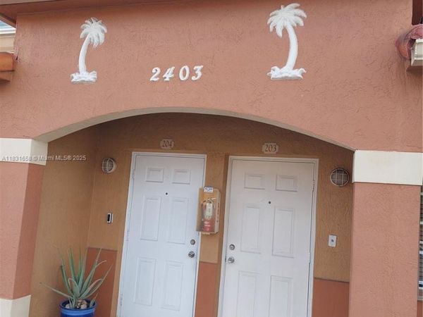 2403 W 76th St, Unit 203, Hialeah, FL 33016