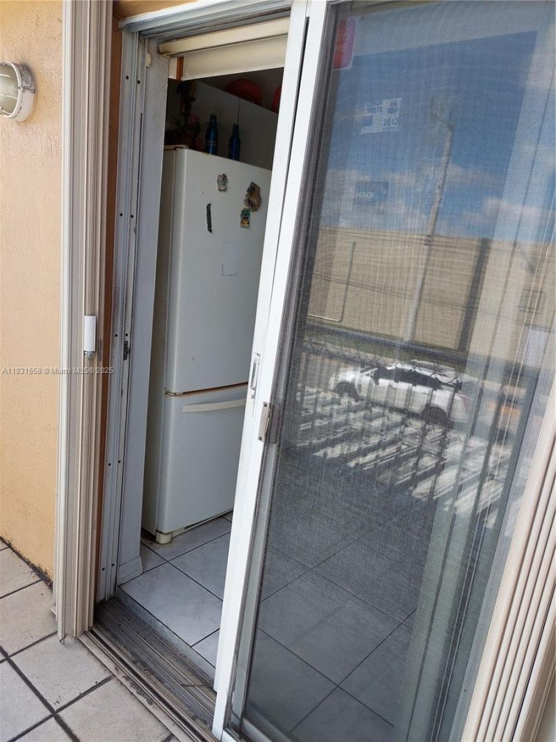 2403 W 76th St, Unit 203, Hialeah, FL 33016 Photo