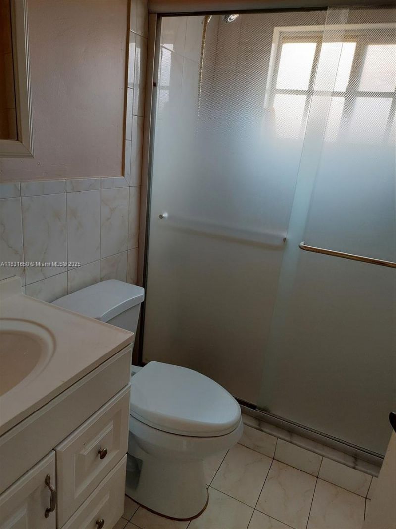 2403 W 76th St, Unit 203, Hialeah, FL 33016 Photo