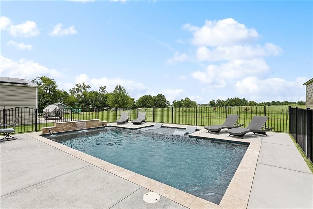 313 LUKE Drive, Des Allemands, LA 70030