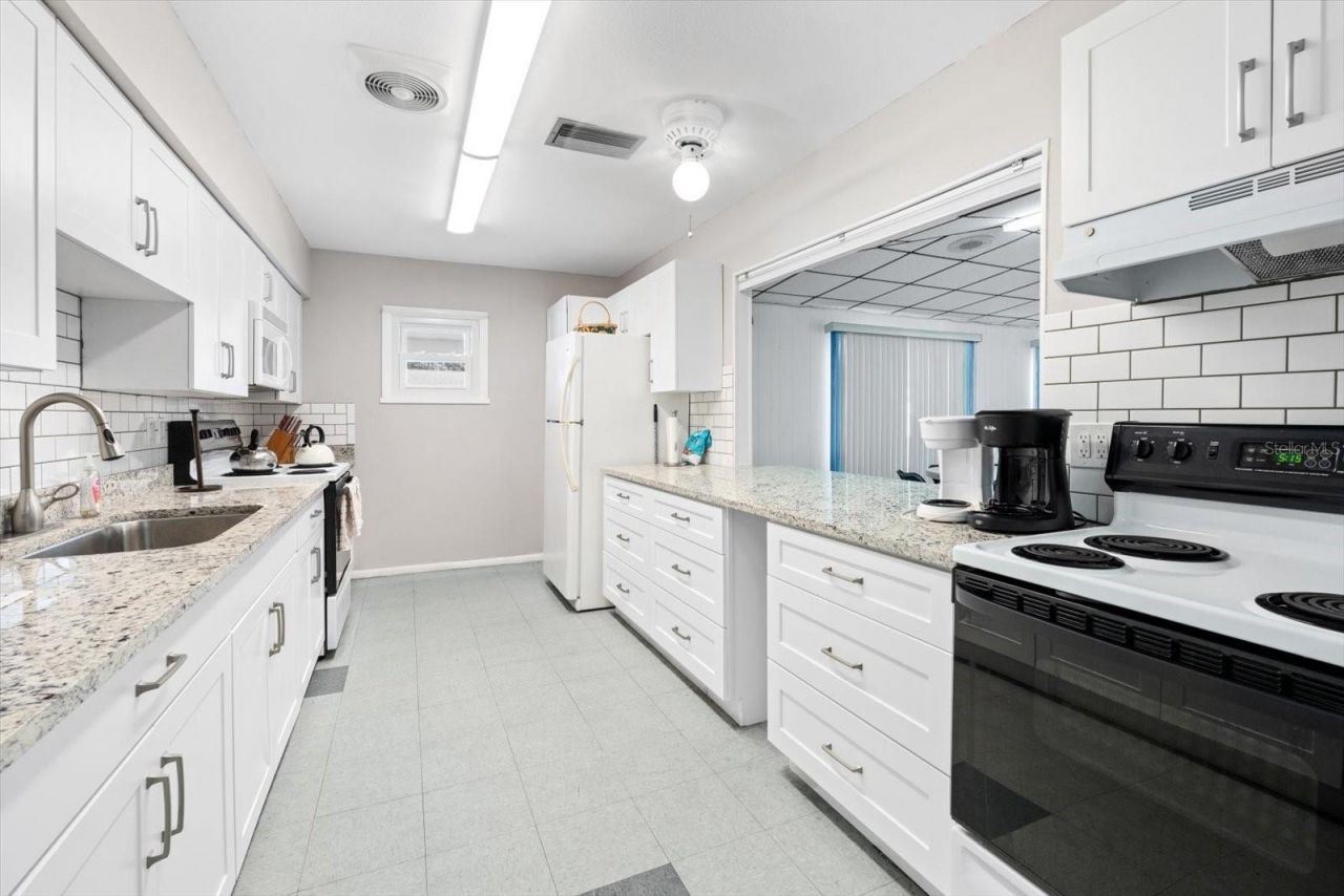 6016 Hibiscus Drive, Bradenton, FL 34207 Photo