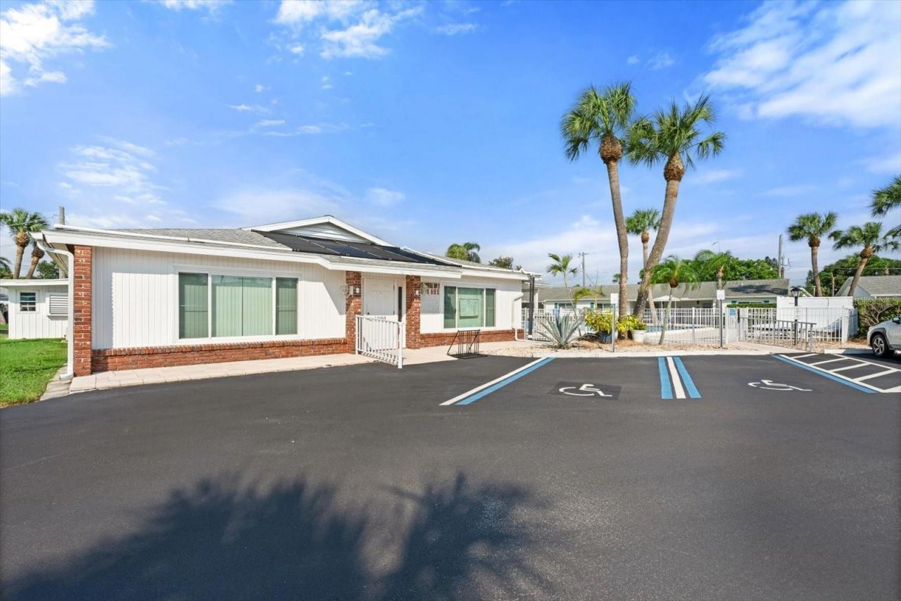 6016 Hibiscus Drive, Bradenton, FL 34207 Photo