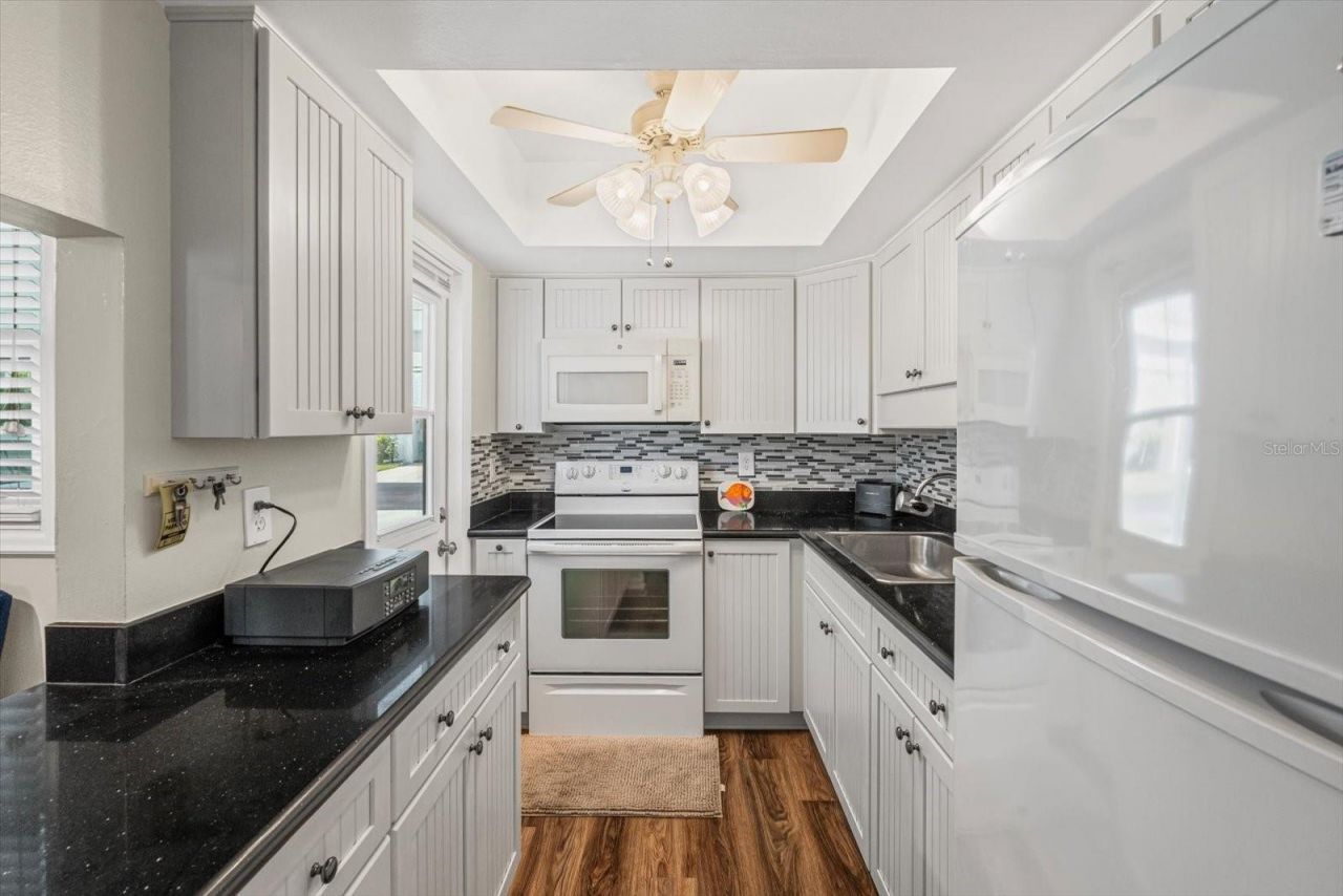 6016 Hibiscus Drive, Bradenton, FL 34207 Photo