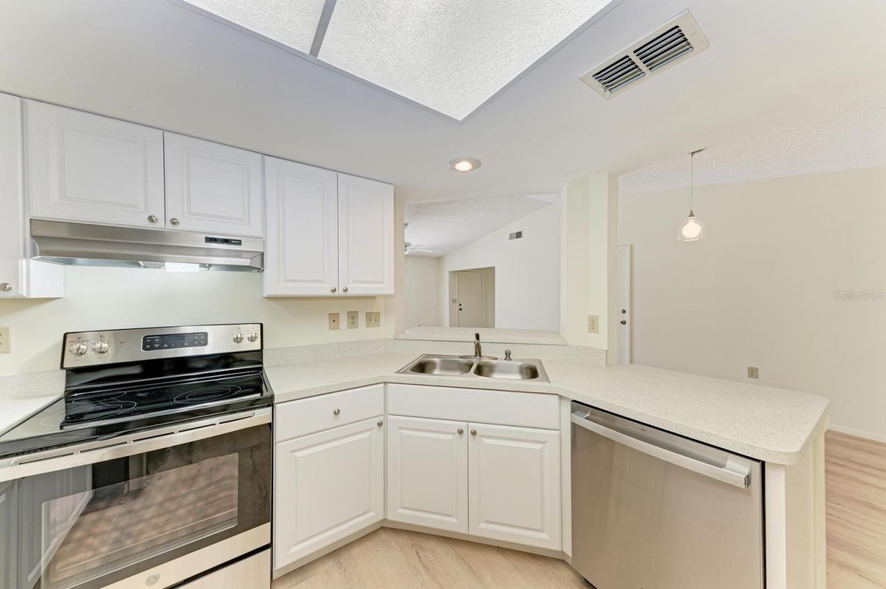 4154 Center Pointe Circle, Unit 57A, Sarasota, FL 34233 Photo