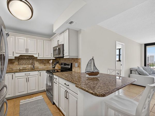 336 Golfview Road, Unit 905, North Palm Beach, FL 33408