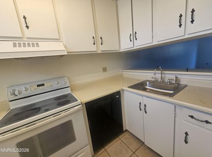 863 Nutmeg Place, Unit 12, Reno, NV 89502 Photo